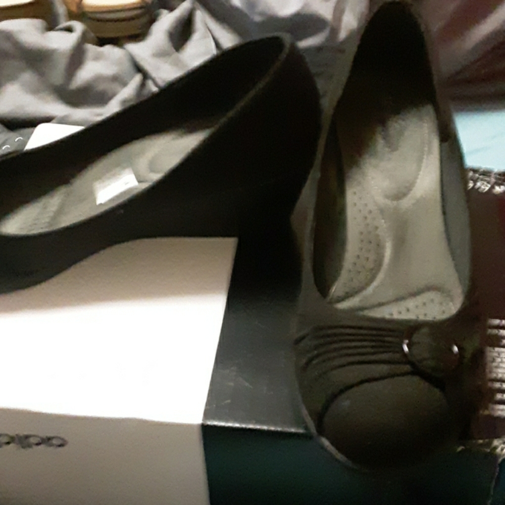 Black comfort shoe